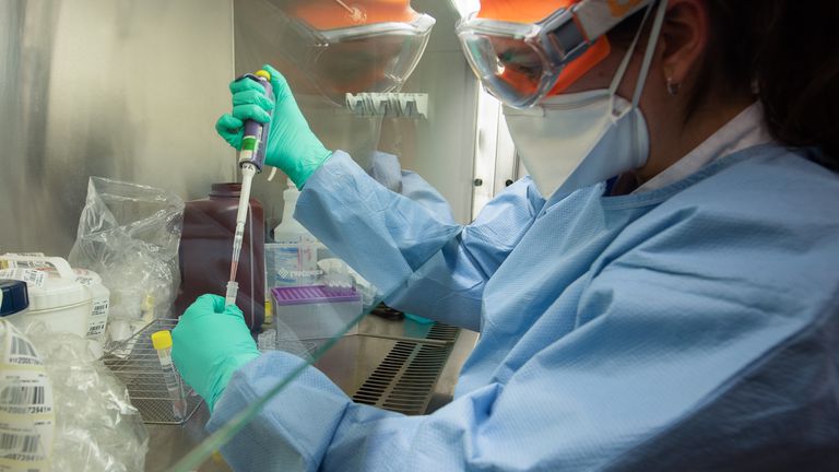 INS confirmó reparación de máquina para pruebas de coronavirus