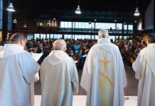 Iglesia Católica francesa reconoce responsabilidad institucional en casos de pederastia