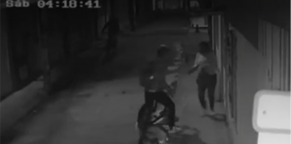 (Video) Mujer sobrevive a disparo en la cabeza tras intento de robo