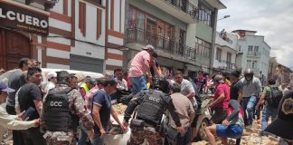 Terremoto en Ecuador: avanzan las labores de rescate. Ya son 13 los fallecidos